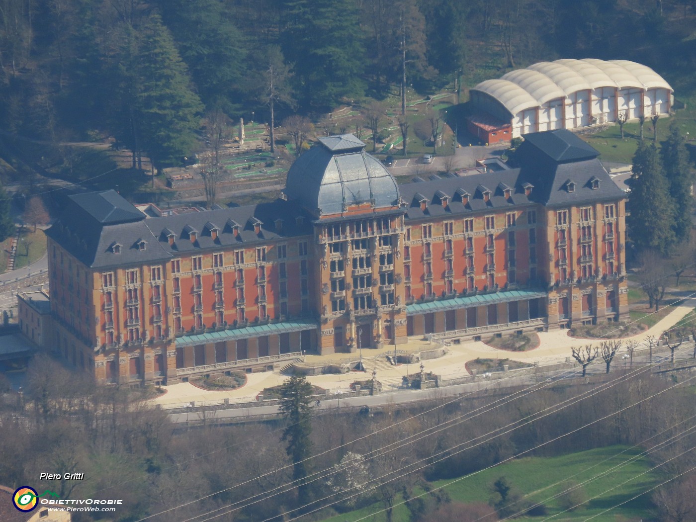 49 Zoom sul Grand Hotel di San Pellegrino Terme.JPG